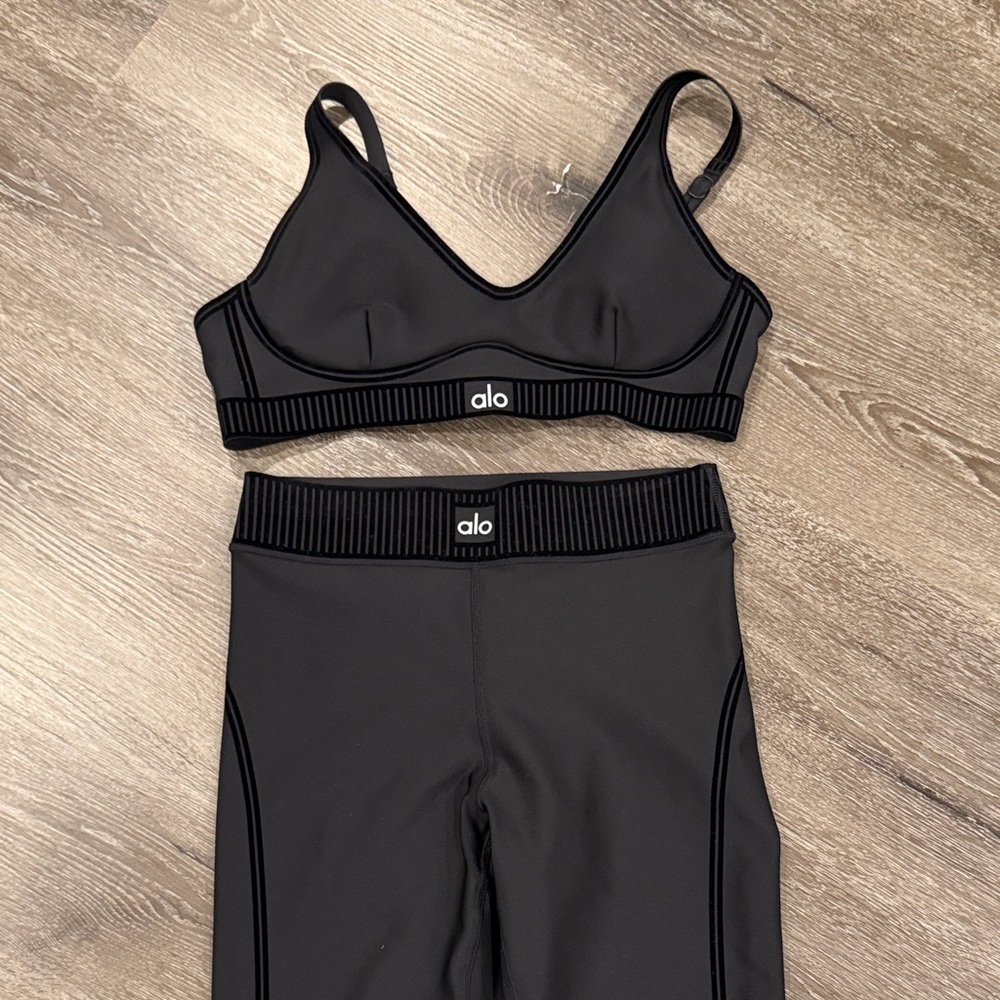 ALO Yoga Black Sports Bra & Leggings Set